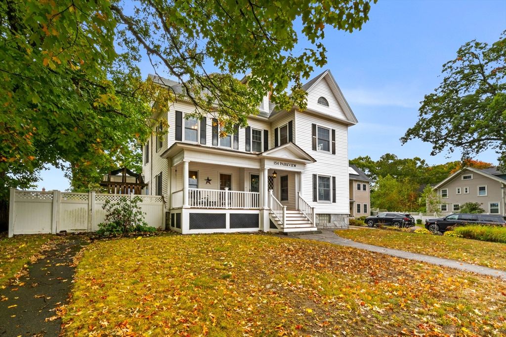 Backyard, Exterior, Facade, Queen Anne Victorian