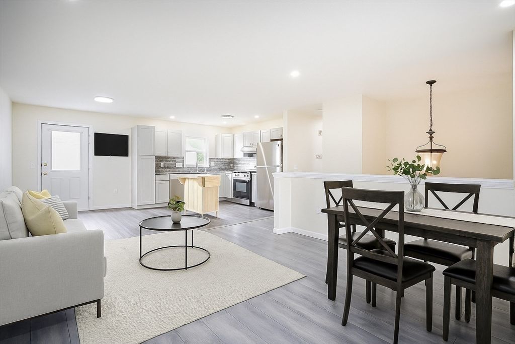 Dining room, Interior, Kitchen, Pendant Lights, Recessed Lighting, Stainless Steel Appliances, Wood Texture Flooring