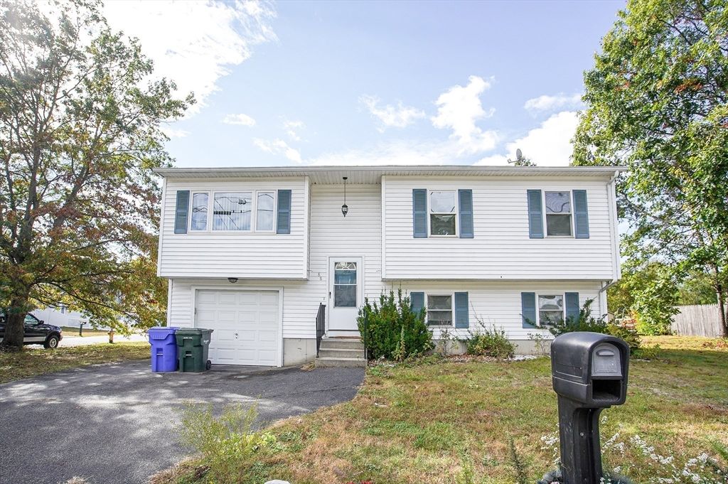 Attached, Exterior, Facade, Raised Ranch