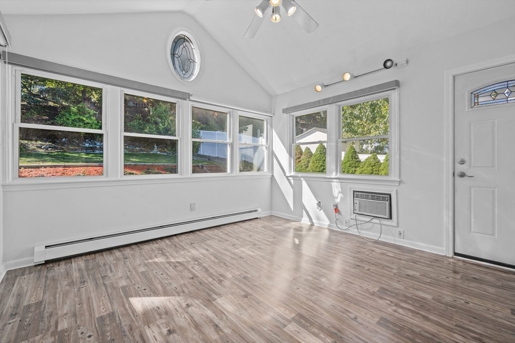 Empty room, Interior, Sun Room, Wood Texture Flooring