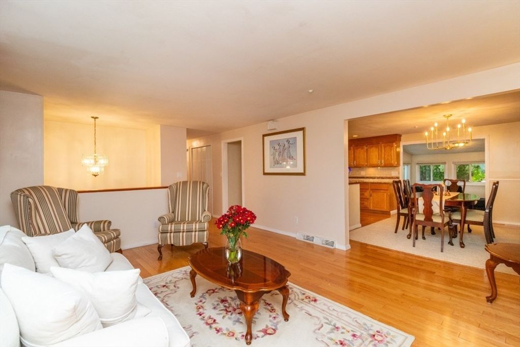 Chandelier, Dining room, Interior, Kitchen, Living room, Recessed Lighting, Wood Texture Flooring