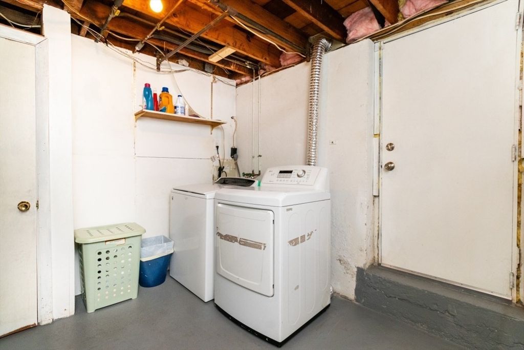Interior, Washer, Wooden Beams