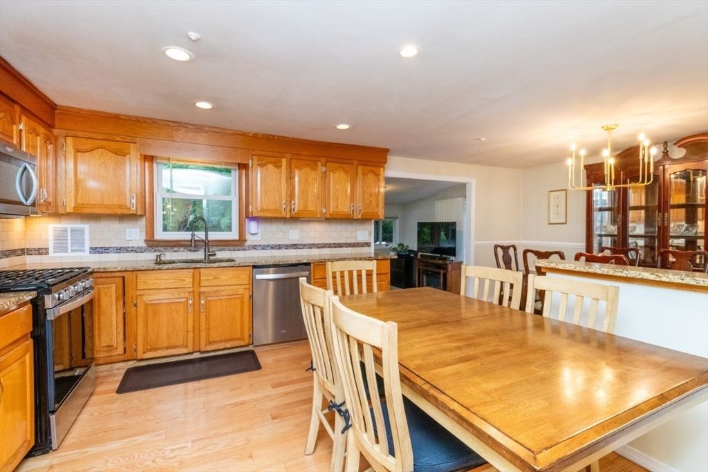 Dining room, Interior, Kitchen, Recessed Lighting, Wood Texture Flooring