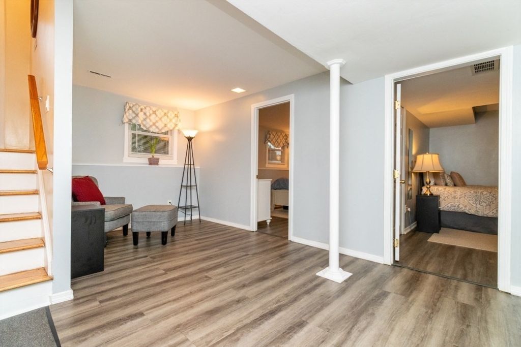 Interior, Recessed Lighting, Wood Texture Flooring