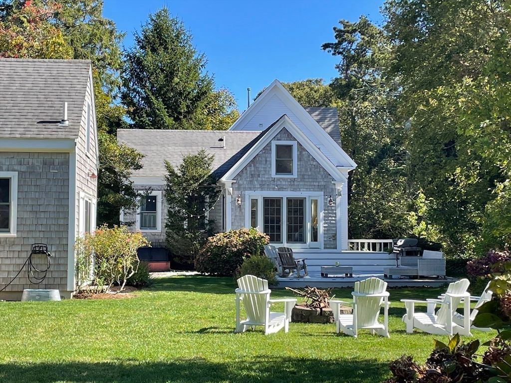 Backyard, Exterior, Facade, Farmhouse