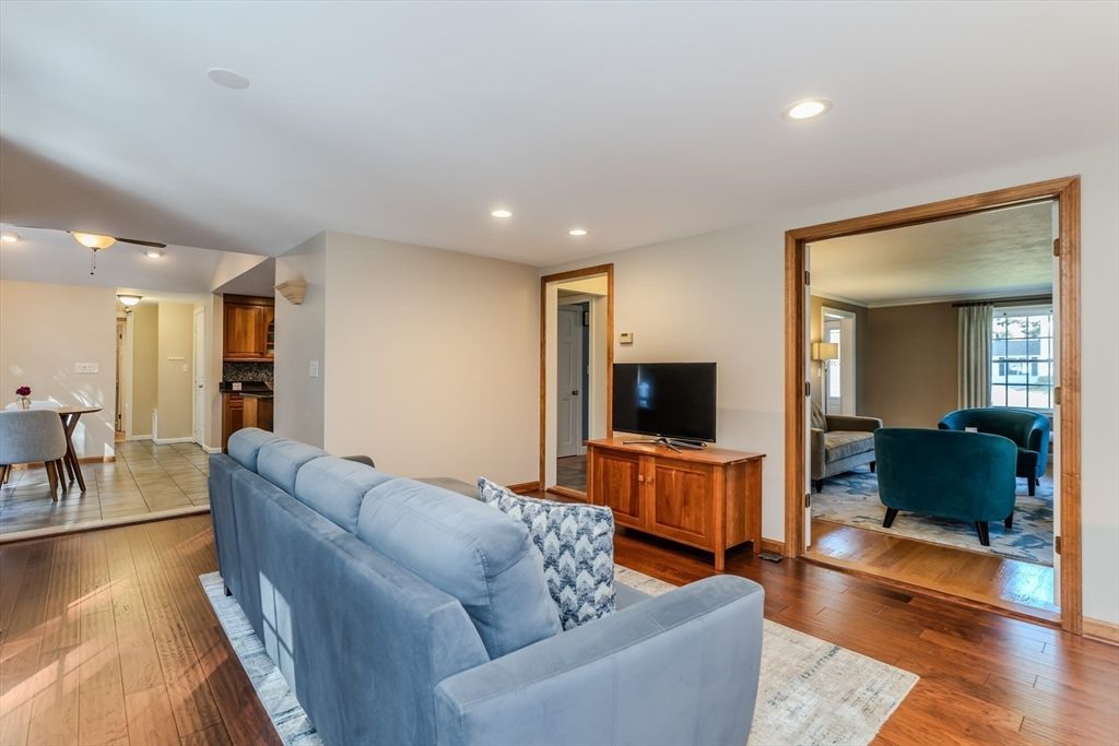 Dining room, Interior, Living room, Recessed Lighting, Wood Texture Flooring