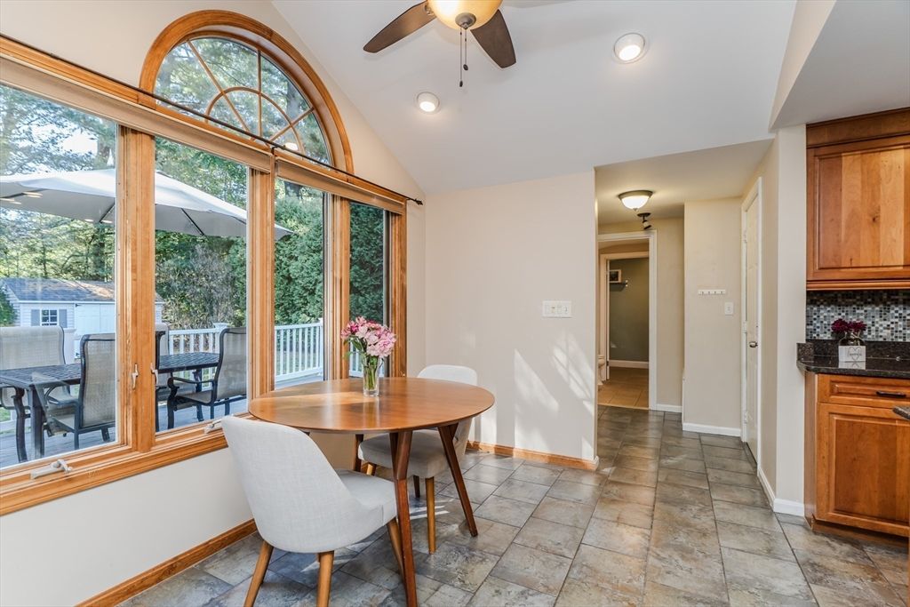 Dining room, Interior, Recessed Lighting