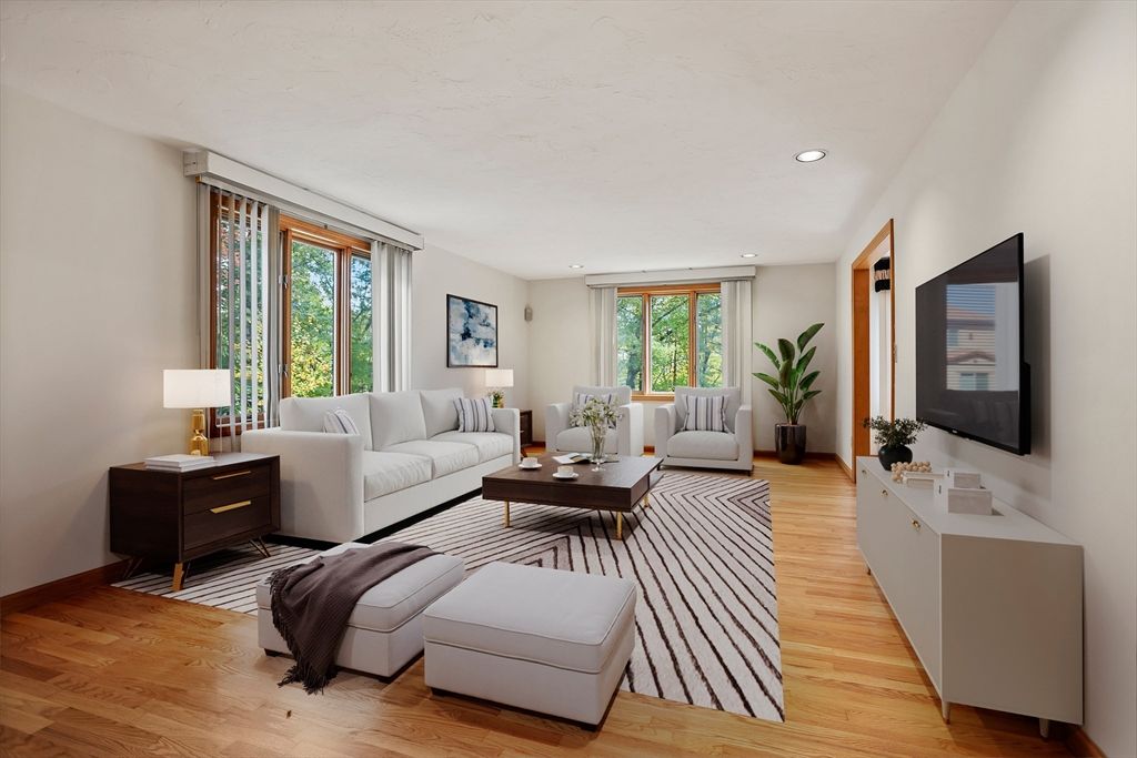 Interior, Living room, Recessed Lighting, Wood Texture Flooring