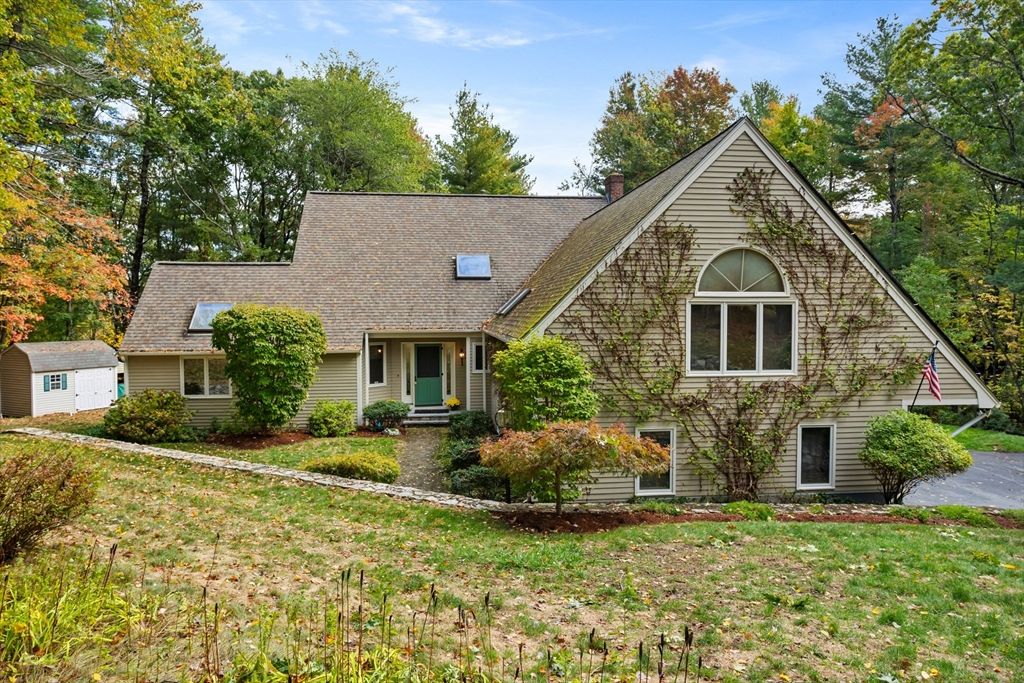 Attached, Exterior, Facade, Brick Facade, Tudor Revival