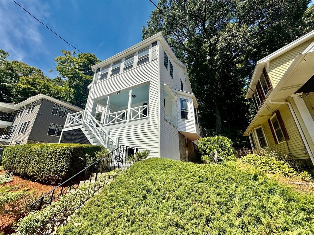 Exterior, Facade, Rowhouse