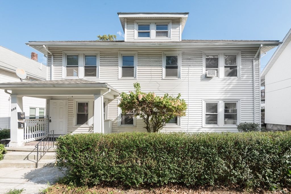 Exterior, Facade, American Foursquare