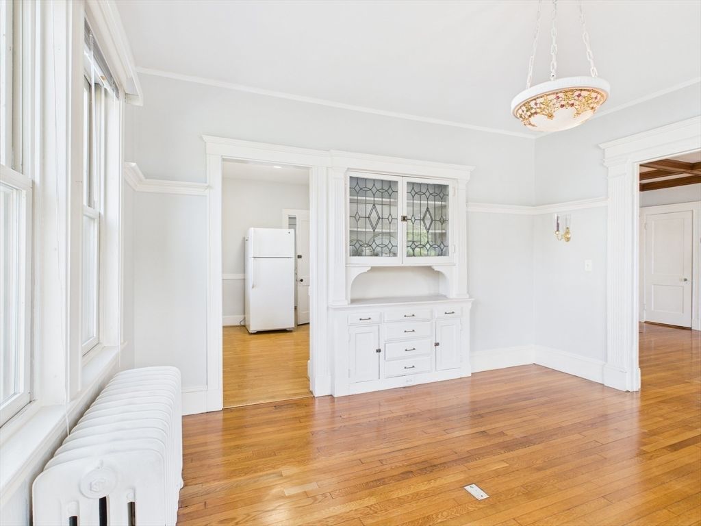 Interior, Pendant Lights, Wood Texture Flooring