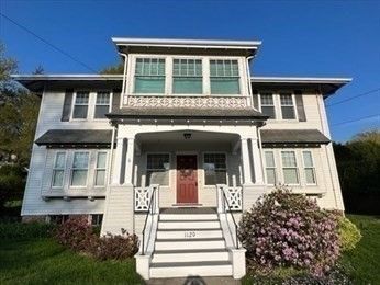 Exterior, Facade, American Foursquare