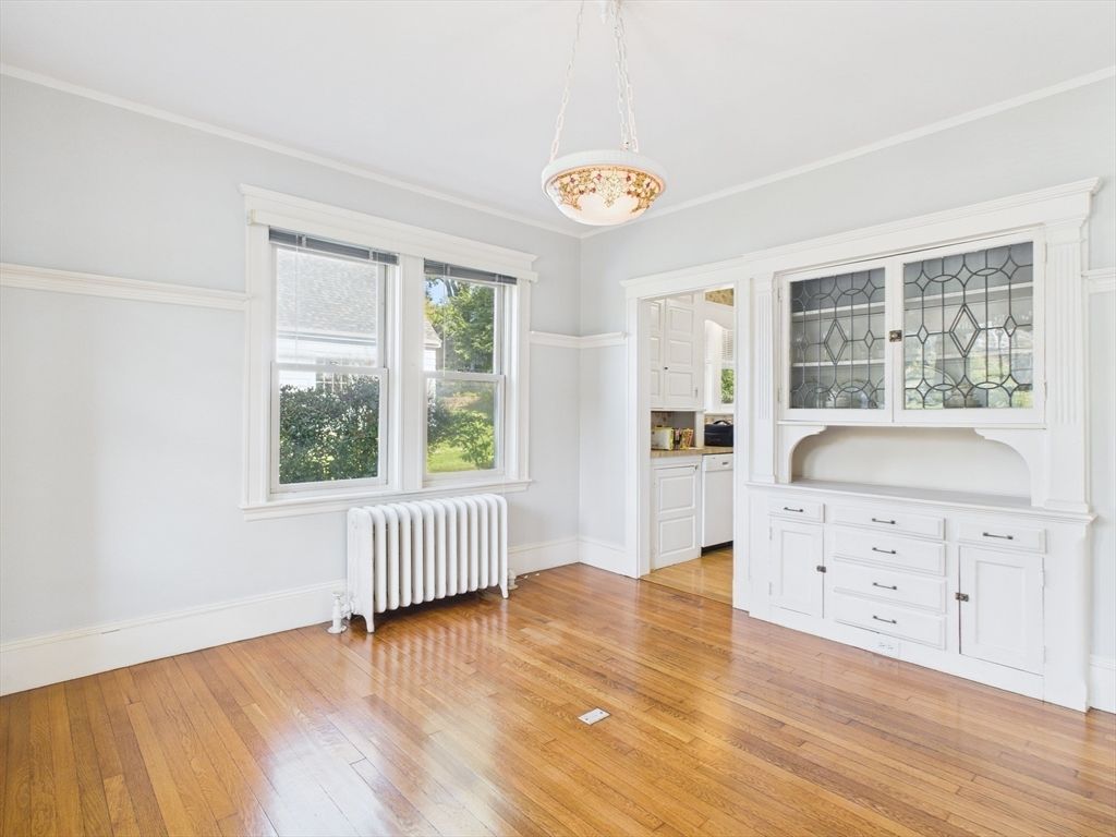 Empty room, Interior, Pendant Lights, Wood Texture Flooring