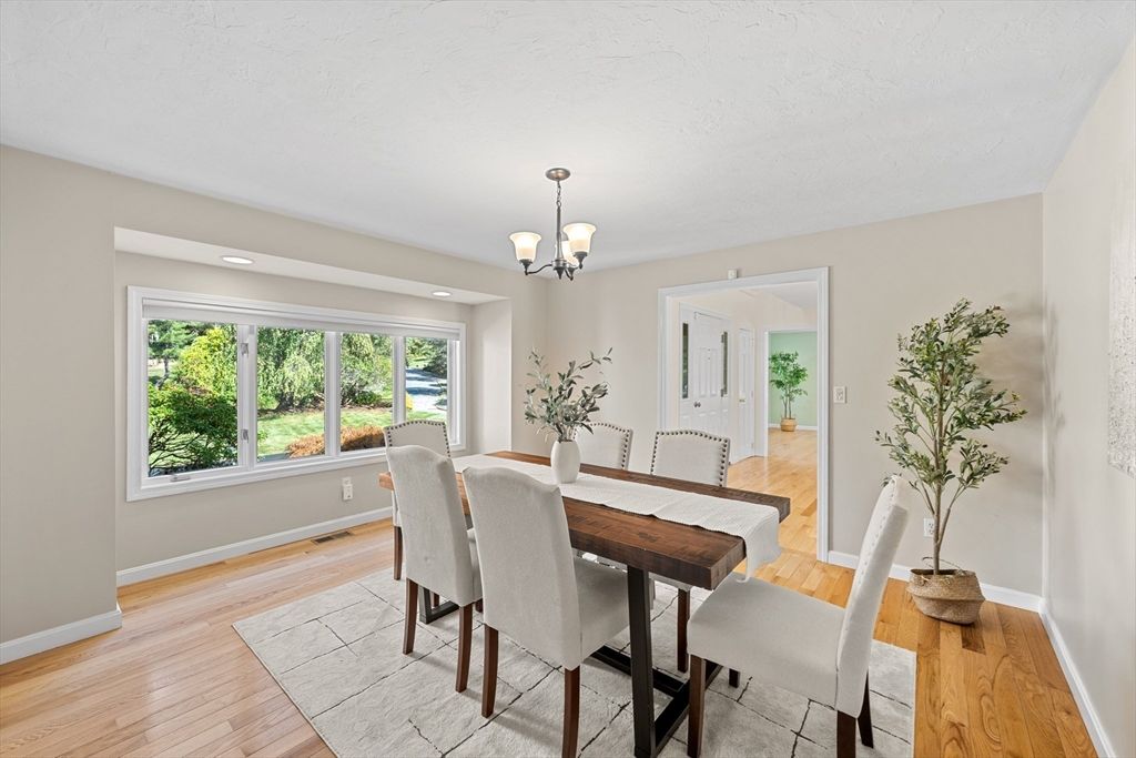 Chandelier, Dining room, Interior, Recessed Lighting, Wood Texture Flooring