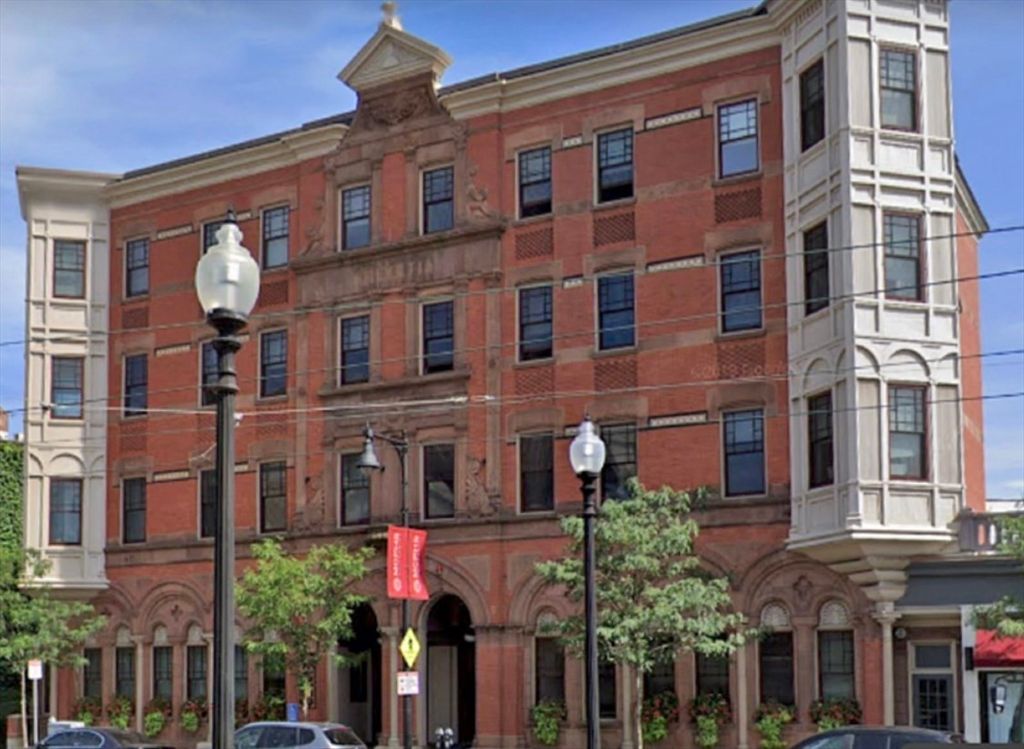 Exterior, Facade, Brick Facade, Rowhouse