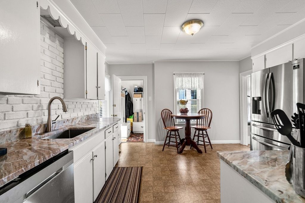 Dining room, Interior, Kitchen, Stainless Steel Appliances, Stone Walls