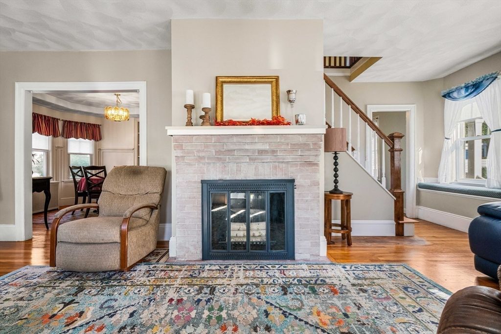 Chandelier, Dining room, Fireplace, Interior, Wood Texture Flooring