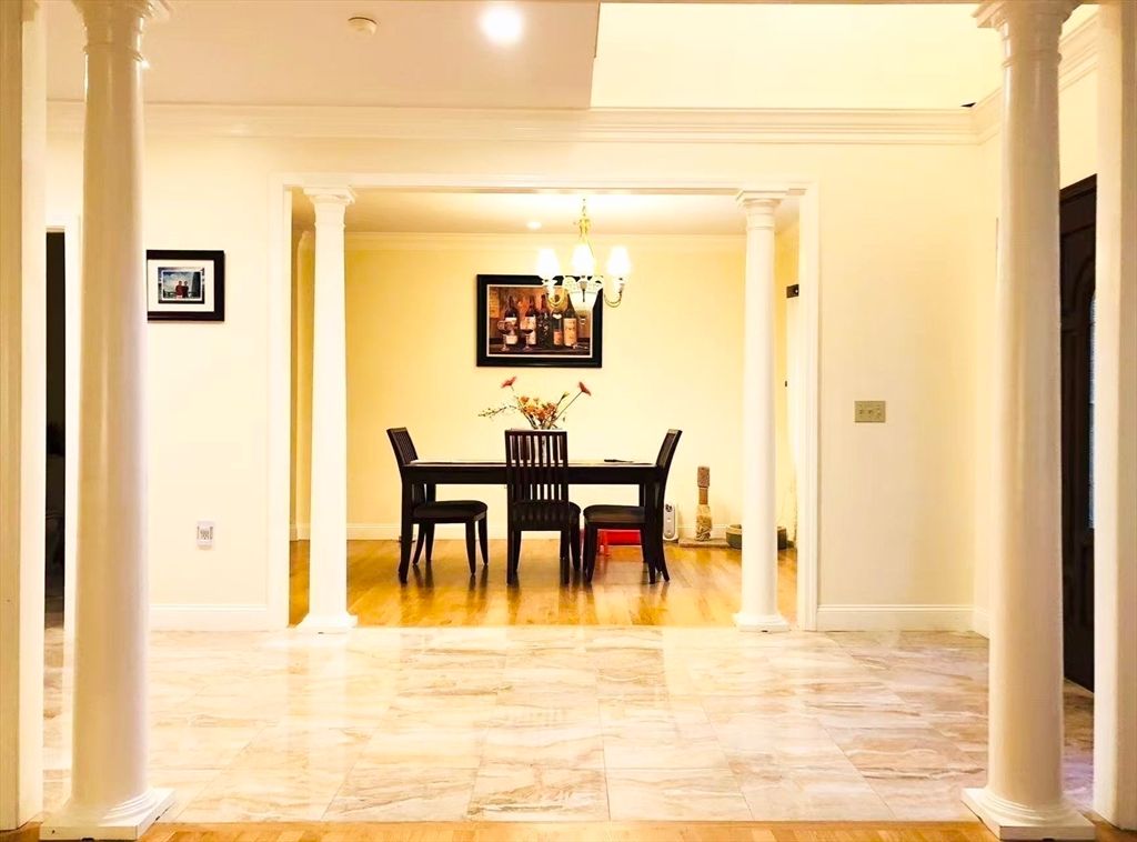 Chandelier, Dining room, Interior, Recessed Lighting, Wood Texture Flooring