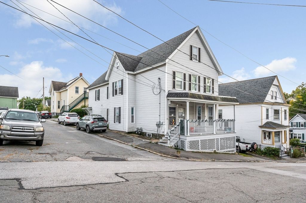 Exterior, Facade, Queen Anne Victorian