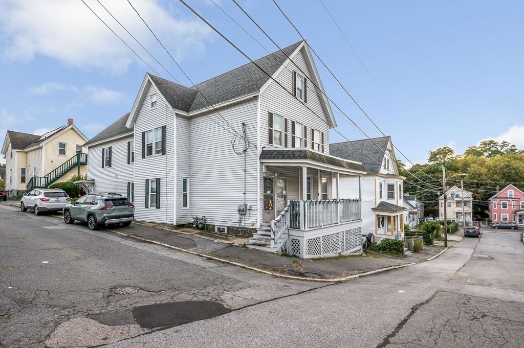 Exterior, Facade, Queen Anne Victorian