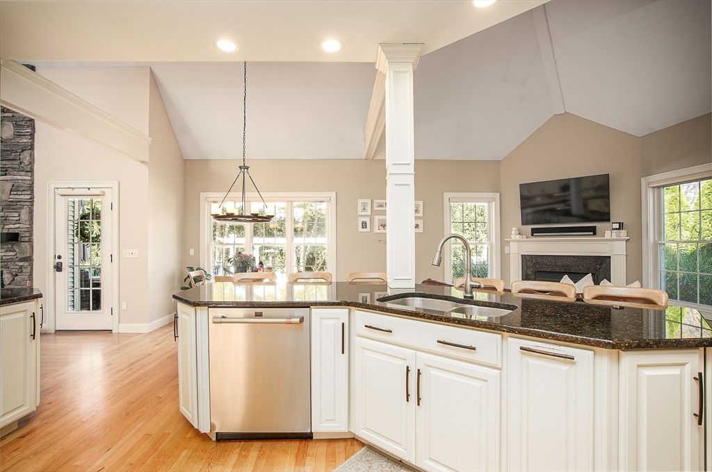 Fireplace, Interior, Kitchen, Pendant Lights, Recessed Lighting, Wood Texture Flooring
