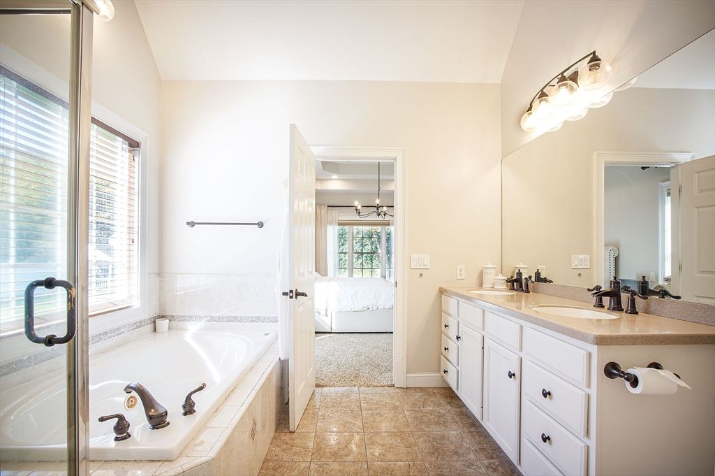 Bathroom, Bedroom, Dual Sink Vanities, Interior