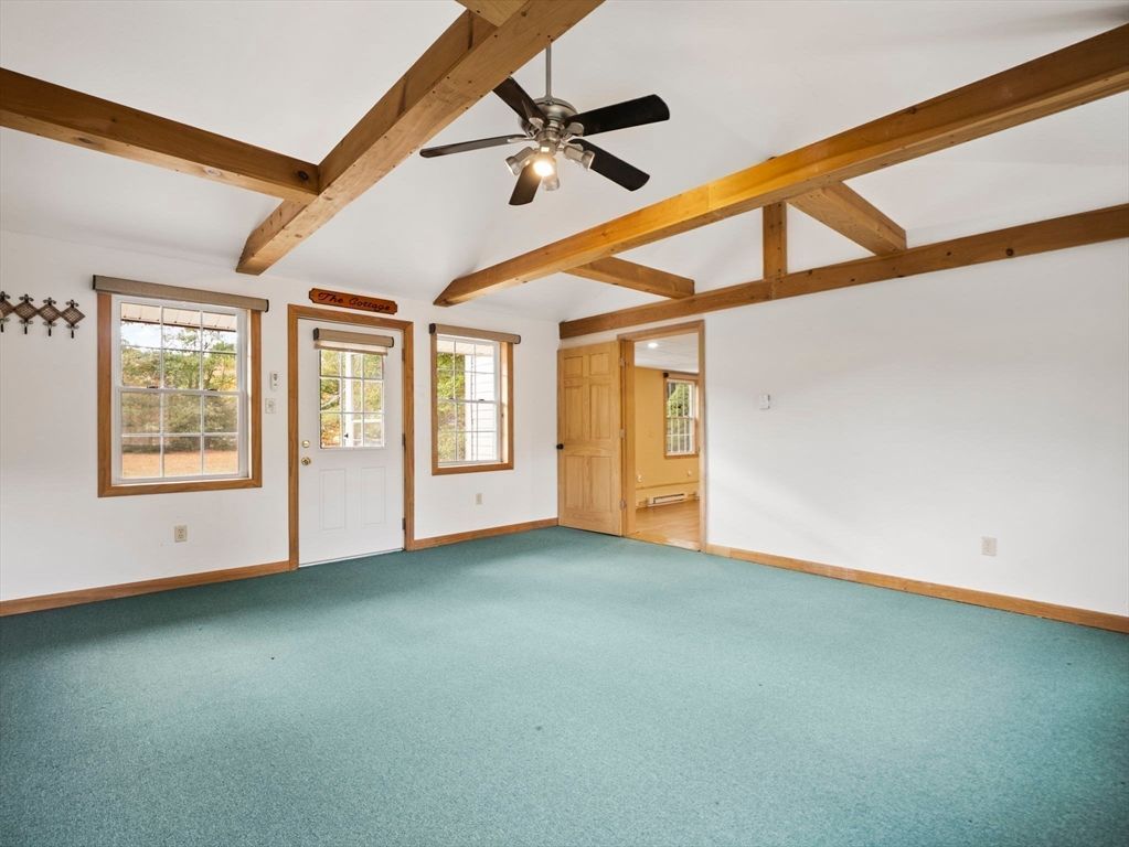 Empty room, Interior, Wooden Beams