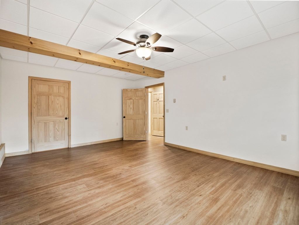 Empty room, Interior, Wooden Beams, Wood Texture Flooring