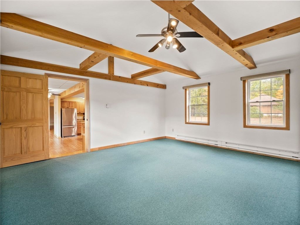 Empty room, Interior, Wooden Beams