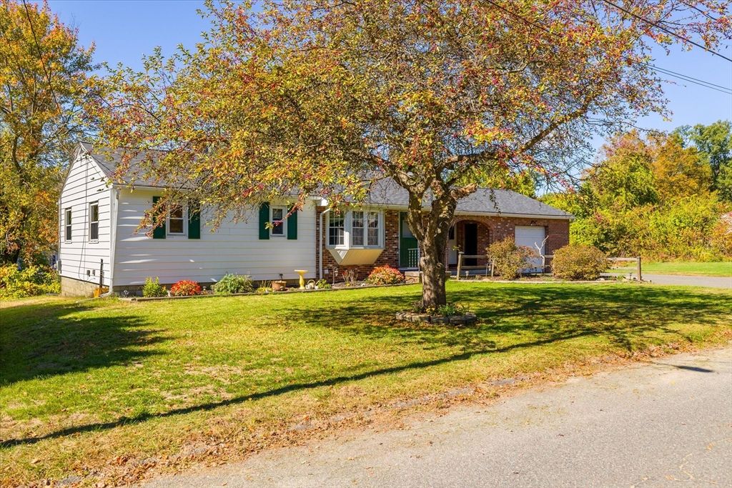 Attached, Backyard, Exterior, Facade, Brick Facade, Cape Cod