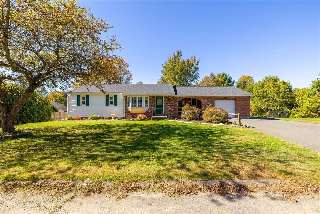Attached, Backyard, Exterior, Facade, Brick Facade, Ranch