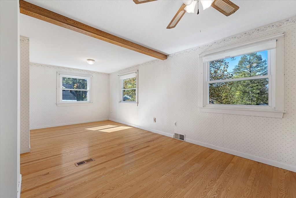 Empty room, Interior, Wooden Beams, Wood Texture Flooring