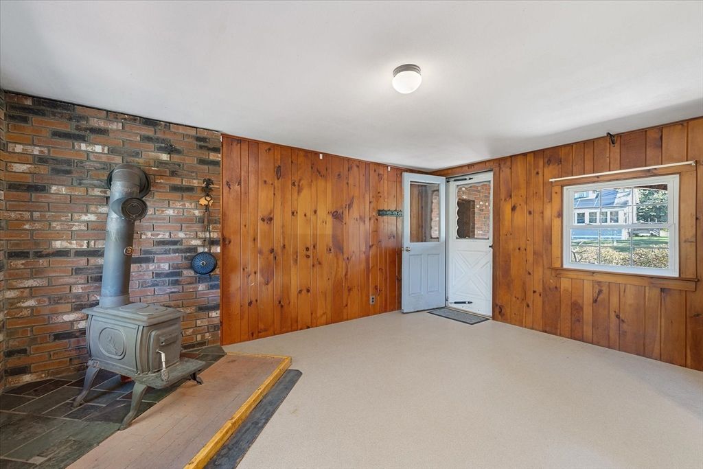 Empty room, Interior, Stone Walls, Wooden Walls
