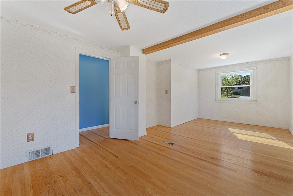 Empty room, Interior, Wooden Beams, Wood Texture Flooring