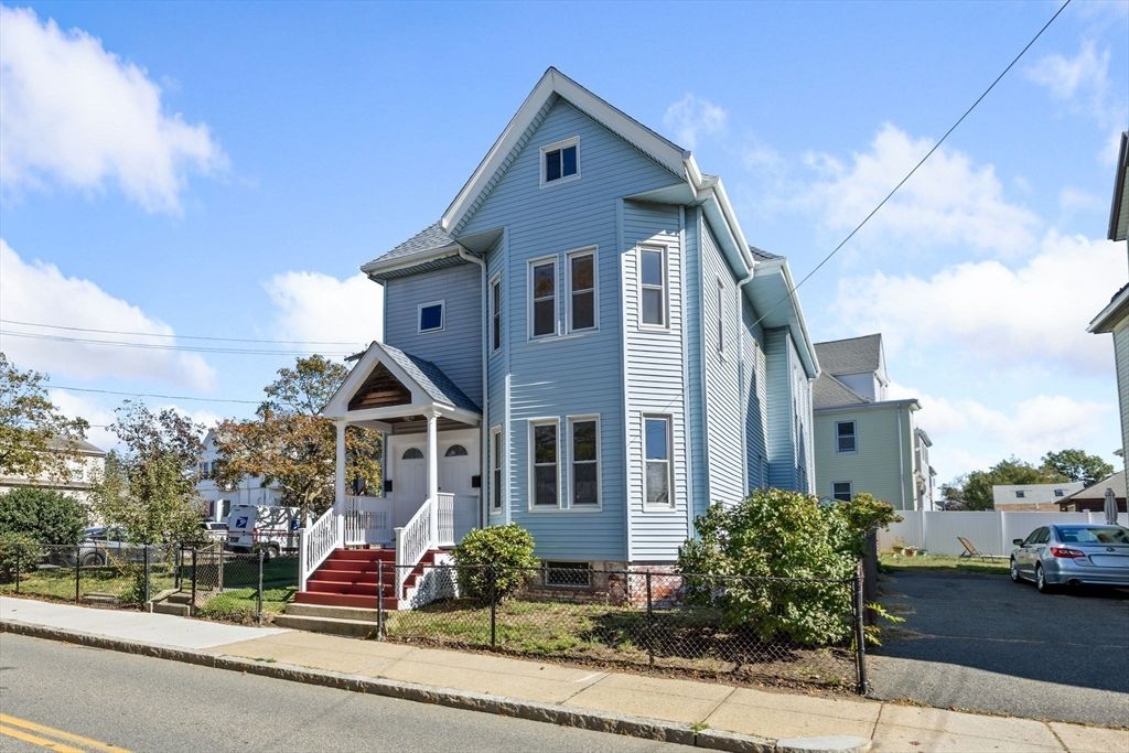 Exterior, Facade, Queen Anne Victorian