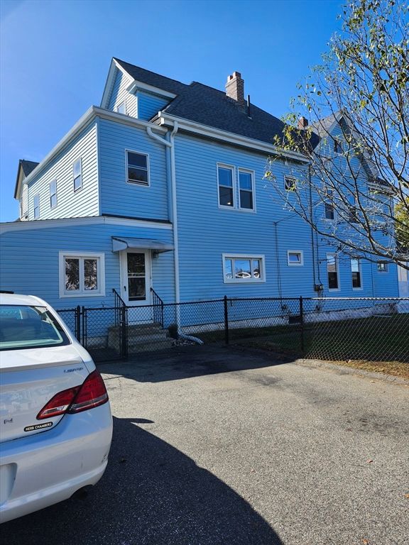 Exterior, Facade, Queen Anne Victorian
