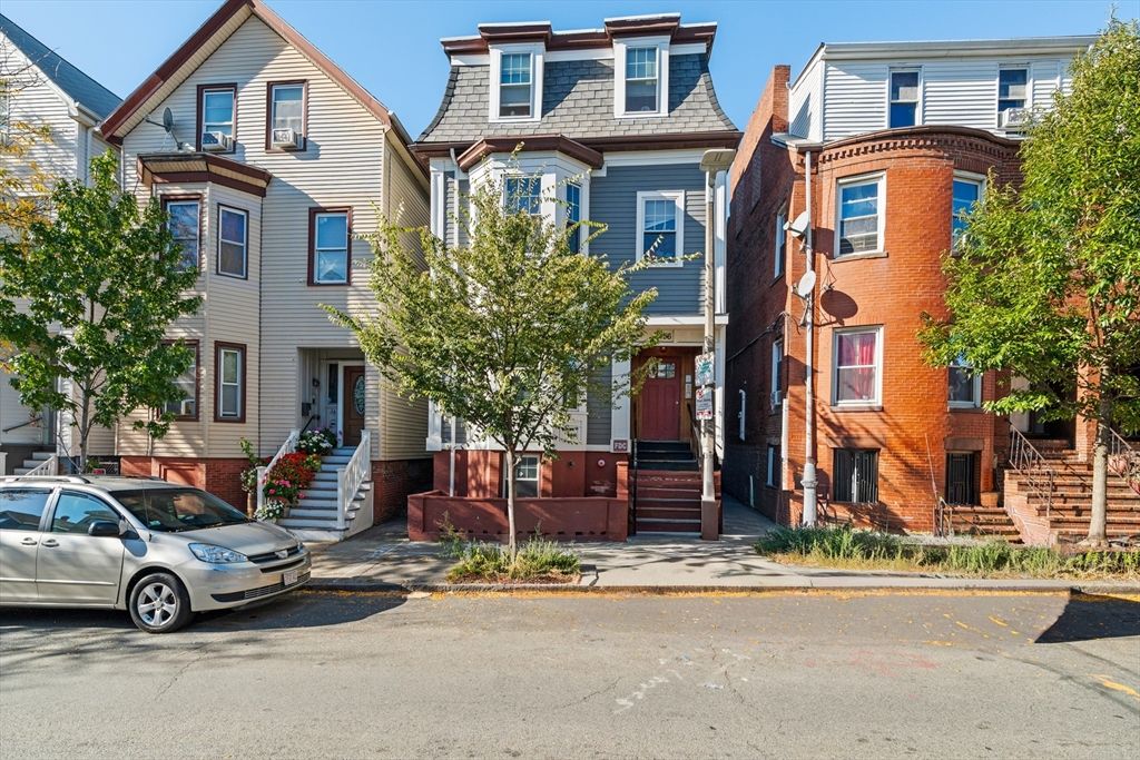 Exterior, Facade, Brick Facade, Rowhouse