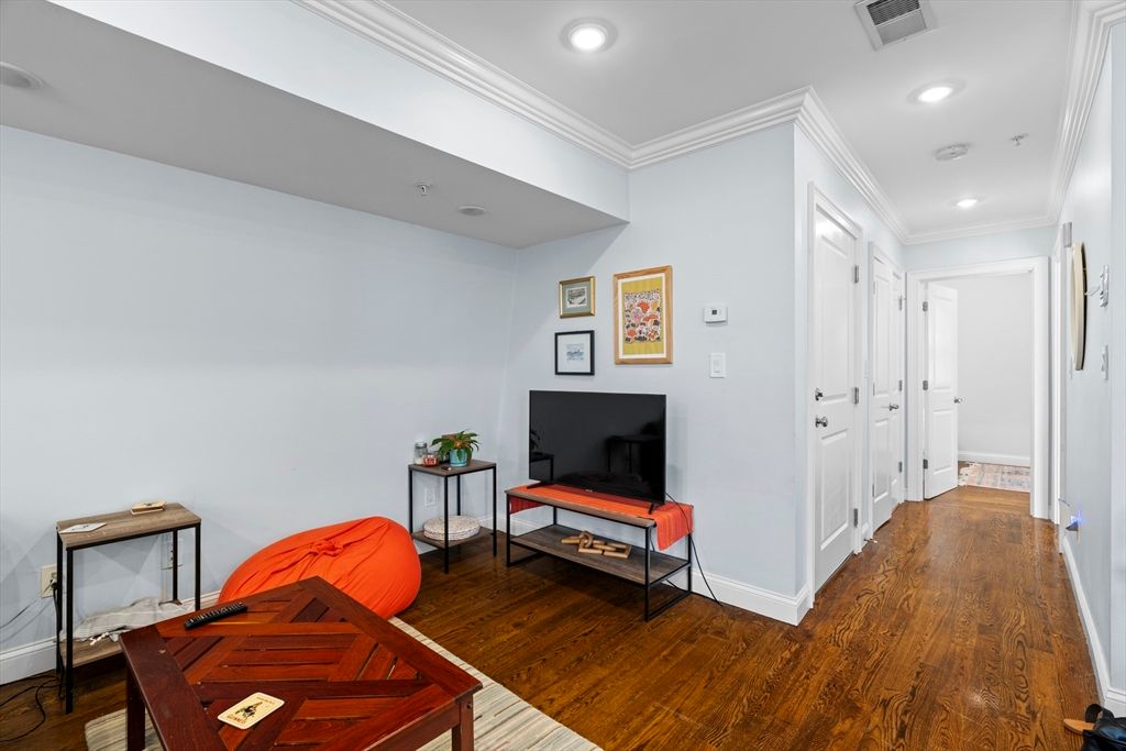 Interior, Recessed Lighting, Wood Texture Flooring