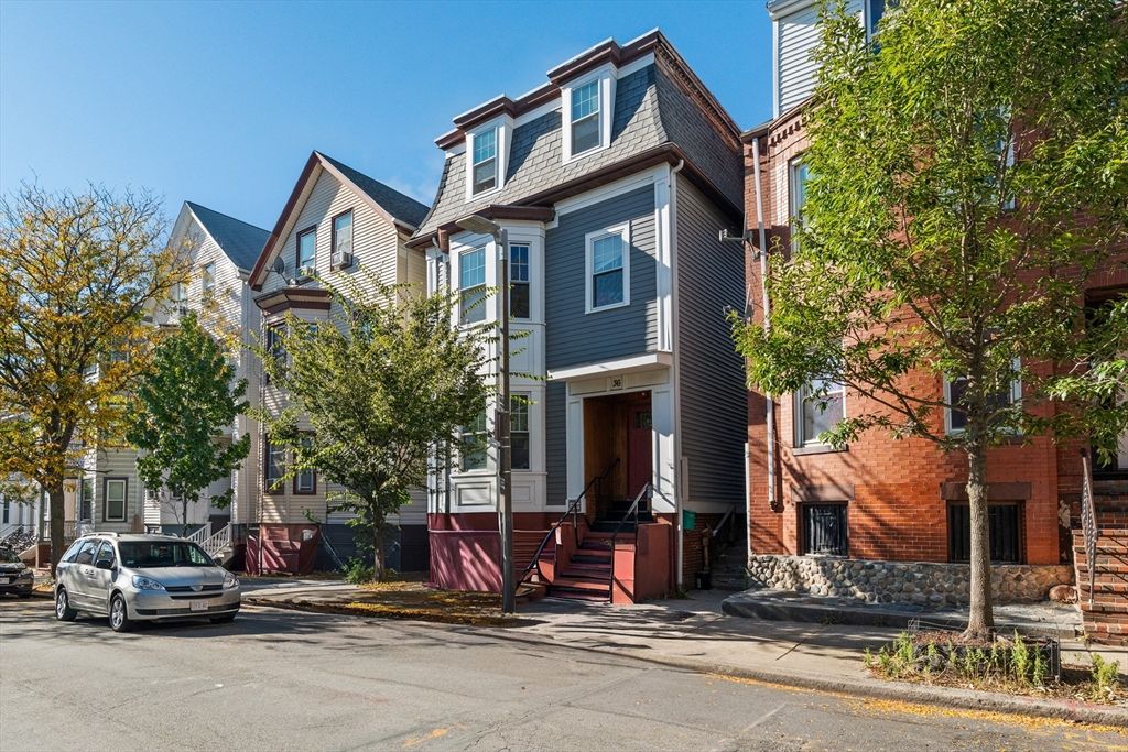 Exterior, Facade, Brick Facade, Queen Anne Victorian