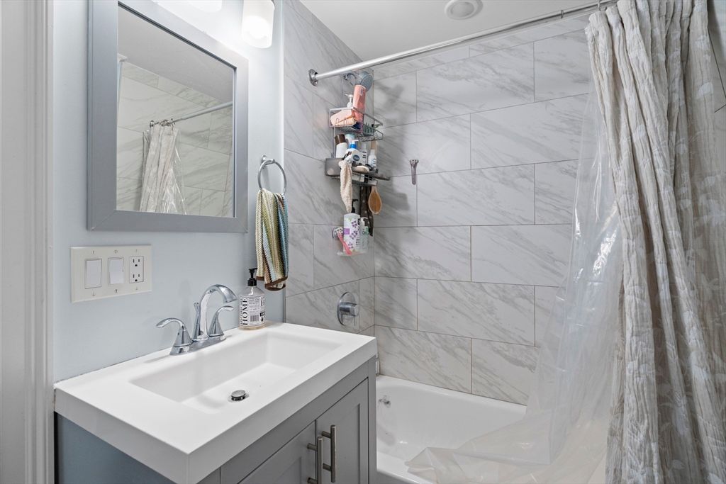 Bathroom, Interior, Marble Walls