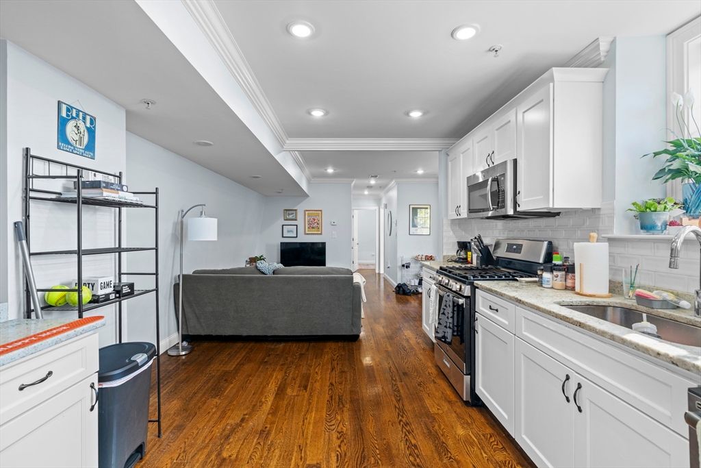 Interior, Kitchen, Living room, Recessed Lighting, Wood Texture Flooring