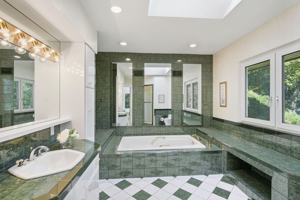 Bathroom, Interior, Recessed Lighting