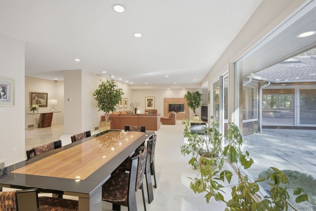 Dining room, Interior, Recessed Lighting