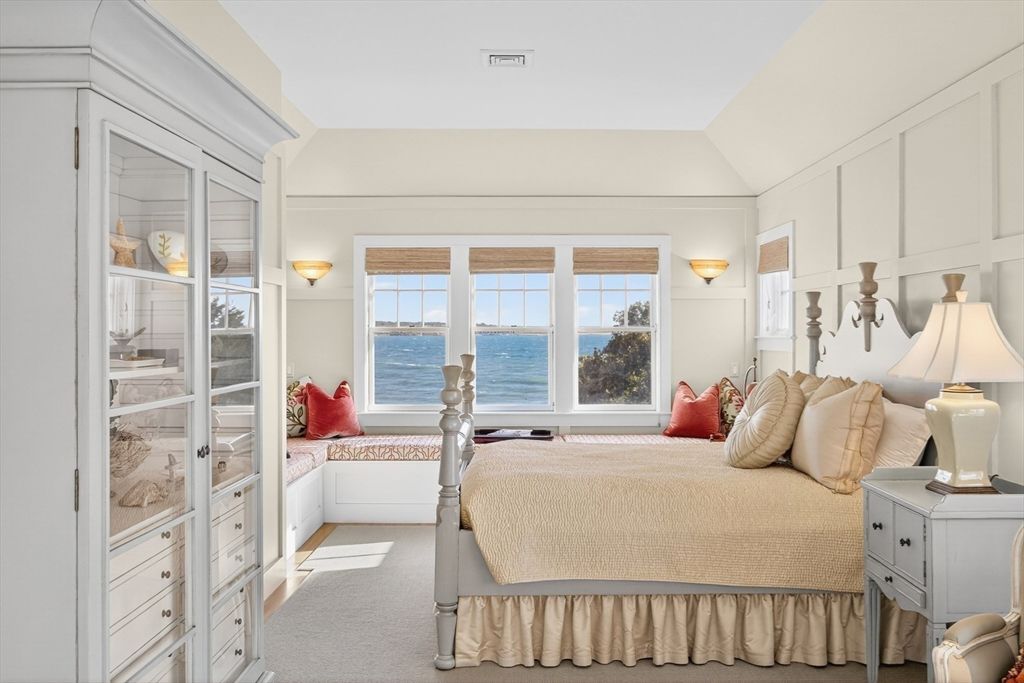 Bedroom, Interior, Water