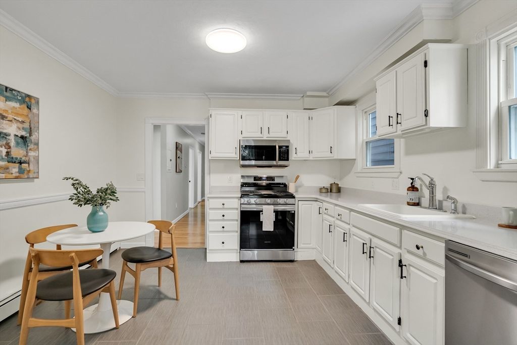 Dining room, Interior, Kitchen, Stainless Steel Appliances, Wood Texture Flooring
