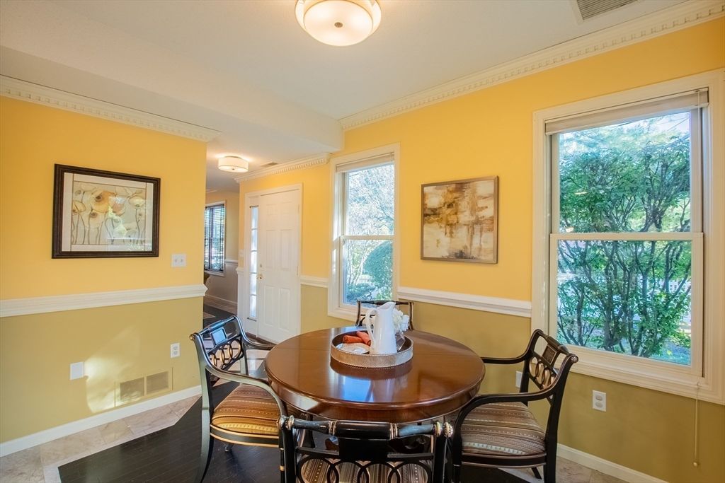 Dining room, Interior