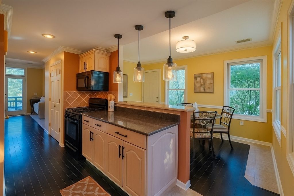 Dining room, Interior, Kitchen, Pendant Lights, Recessed Lighting, Wood Texture Flooring