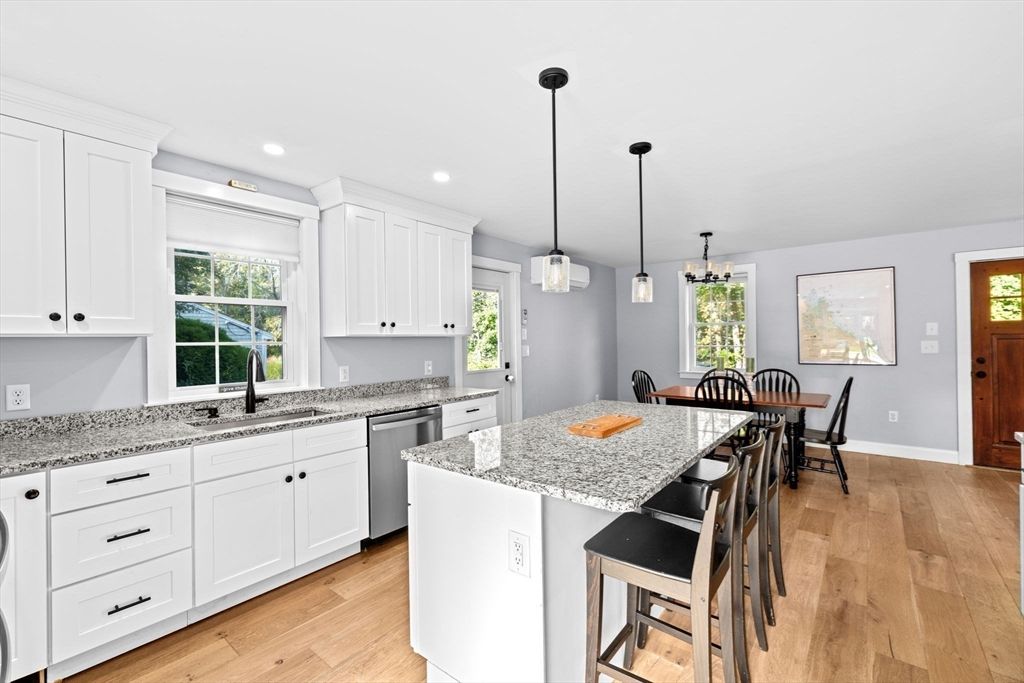 Dining room, Interior, Kitchen, Pendant Lights, Recessed Lighting, Wood Texture Flooring