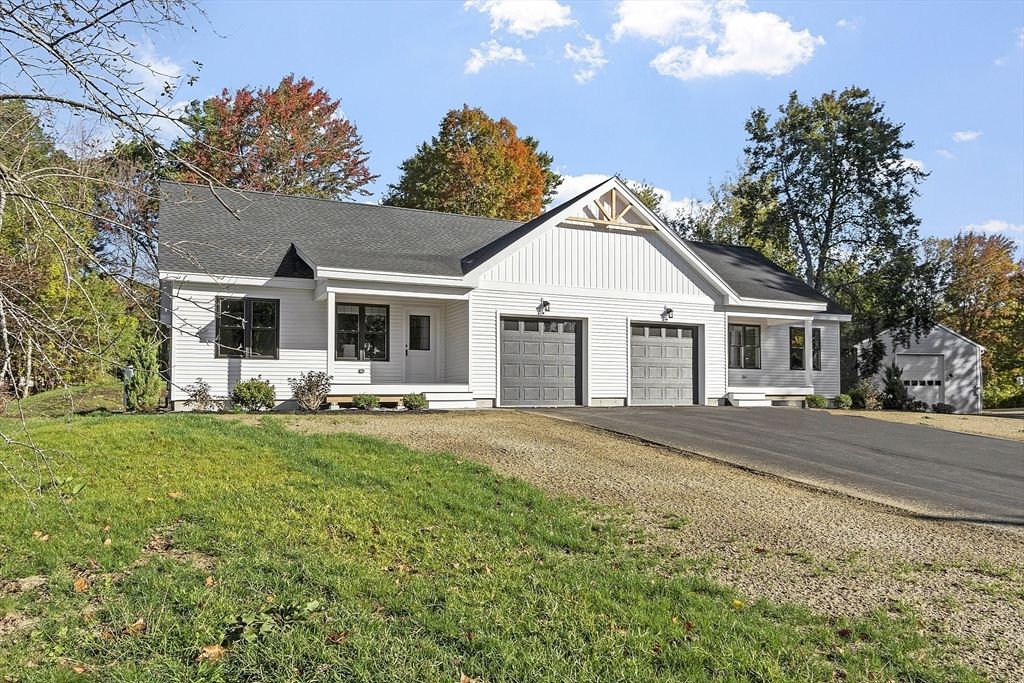 Attached, Exterior, Facade, Farmhouse